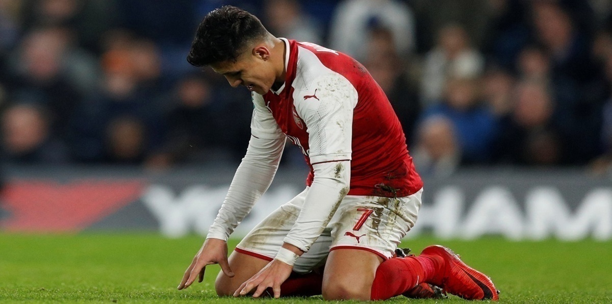 في إشارة إلى رحيله.. فينغر يبعد سانشيز عن مباراة آرسنال وبورنموت