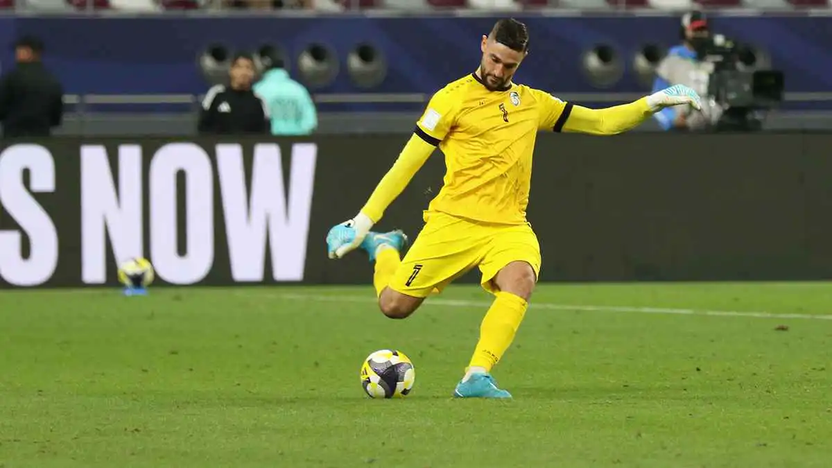 حارس المنتخب السوري يبكي على الهواء بعد الخروج من كأس العرب (فيديو)