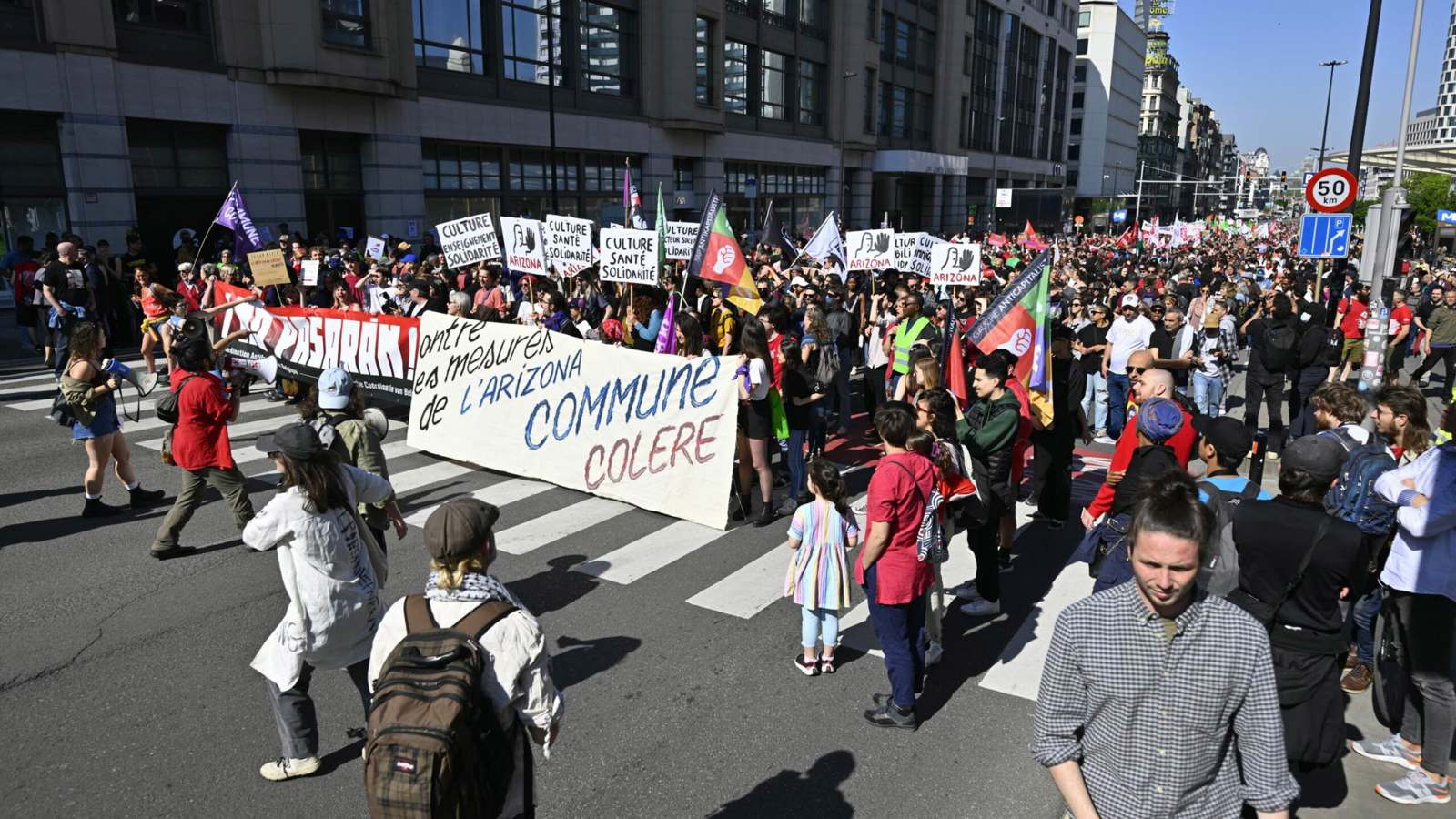 إضراب شامل يشل حركة الطيران والنقل العام في بلجيكا