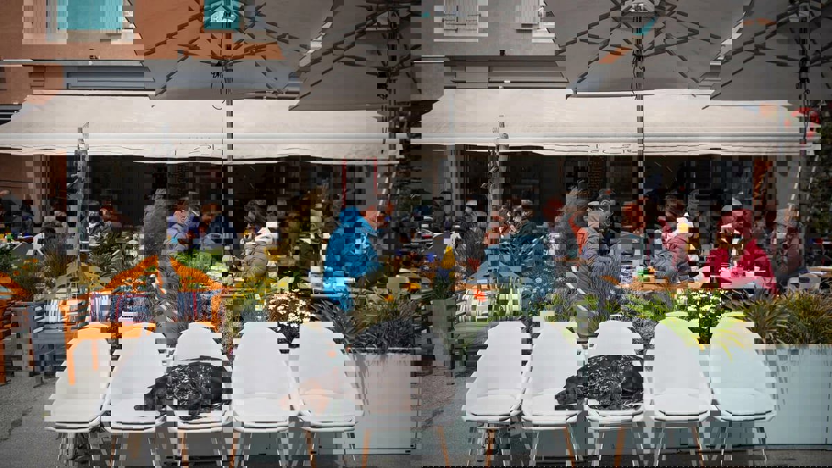 لمكافحة التغير المناخي.. فرنسا تمنع تكييف شرفات المقاهي والمطاعم أو تدفئتها