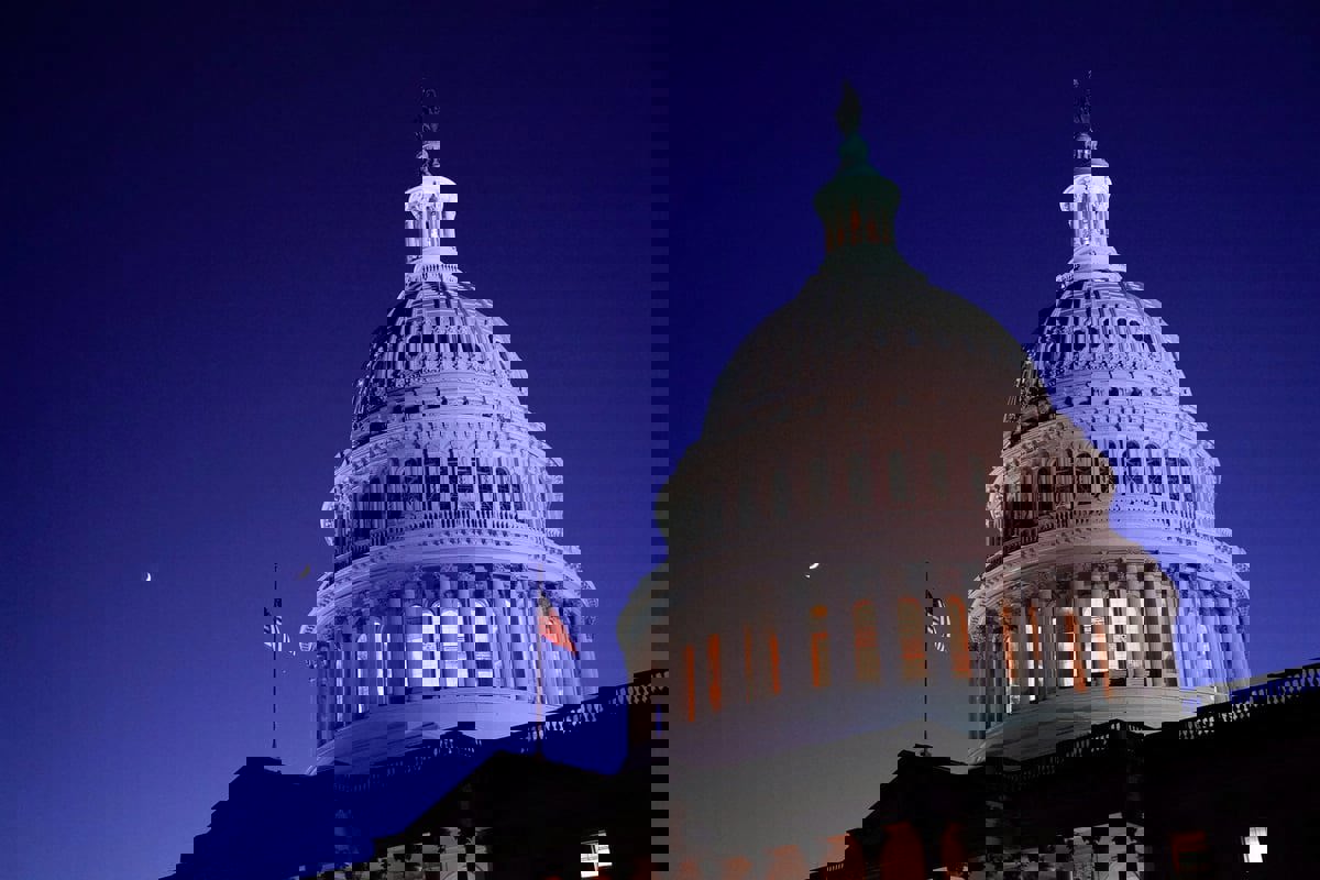 تقرير: نواب جمهوريون يدفعون بالحكومة الأمريكية نحو الإغلاق

