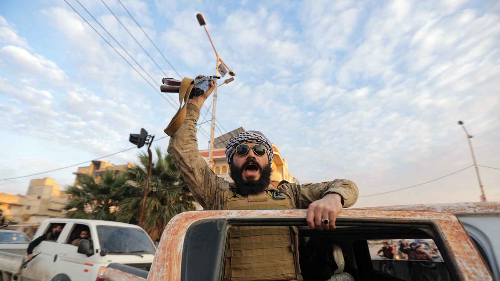 الجيش السوري ينفي الانسحاب من حمص وريفها