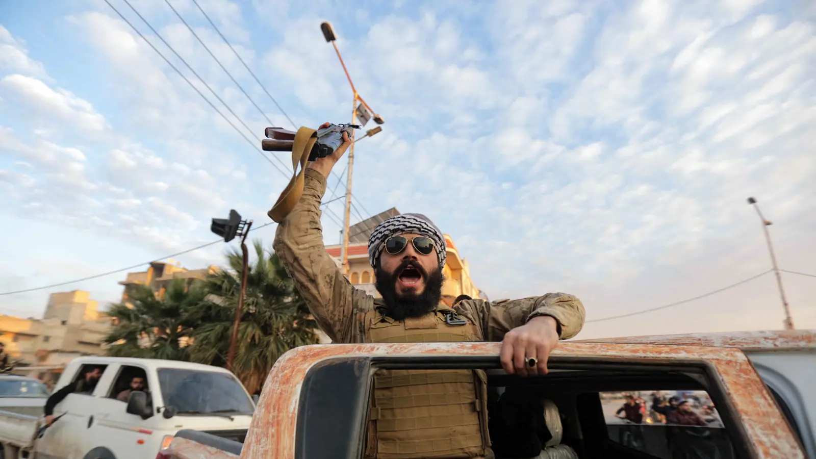 الجيش السوري ينفي الانسحاب من حمص وريفها