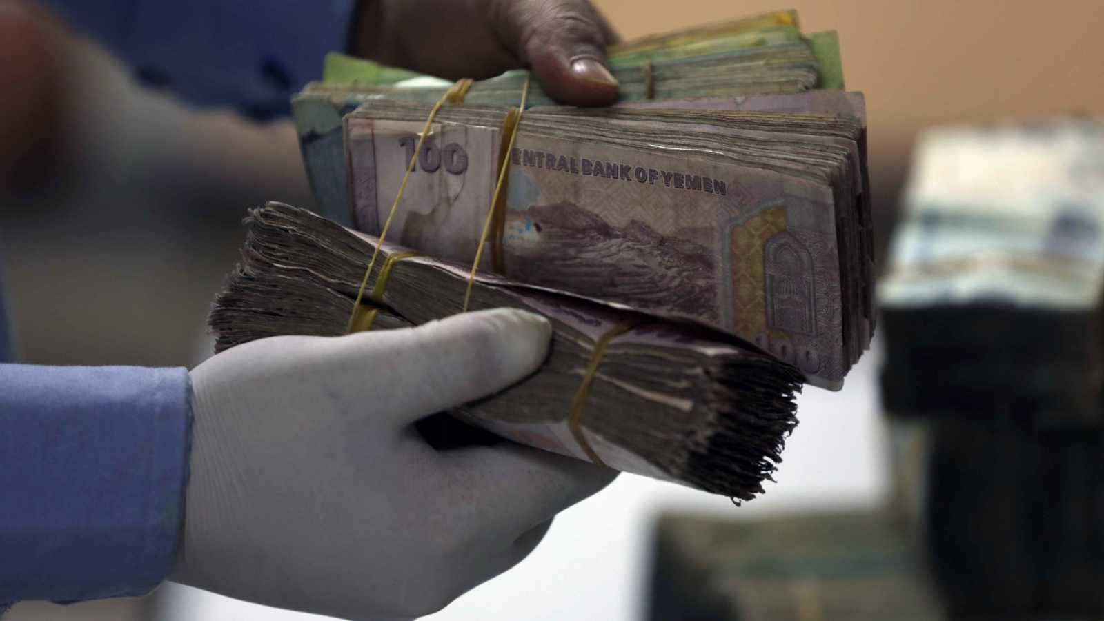 اليمن يمنع التعاملات والعقود التجارية والمالية بالعملة الأجنبية