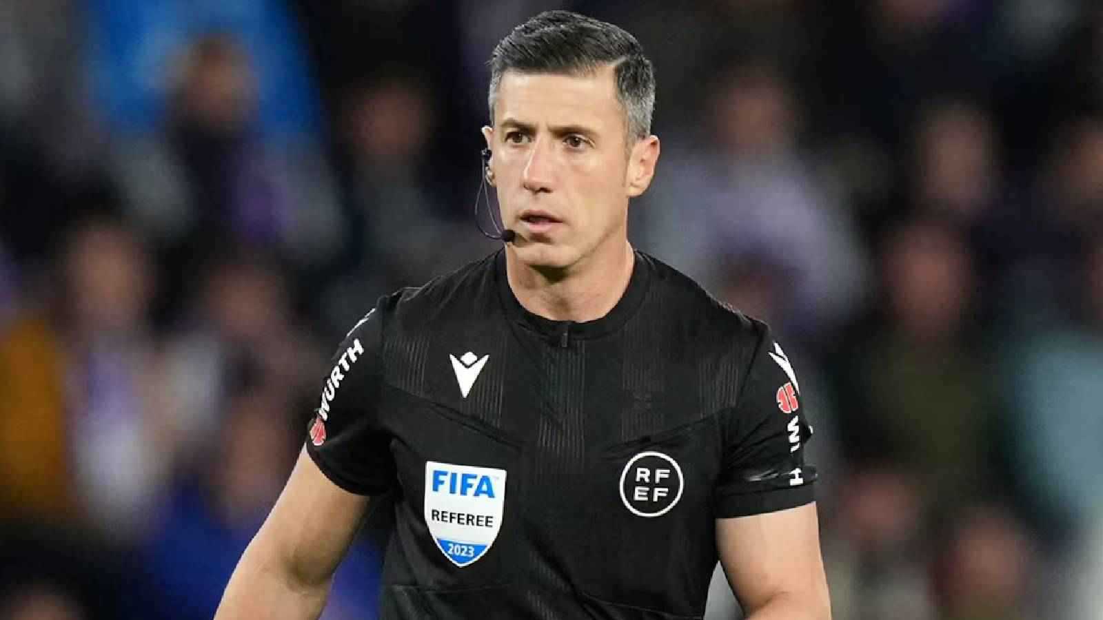 من هو الإسباني سيزار غرادو حكم مباراة الأهلي والزمالك؟