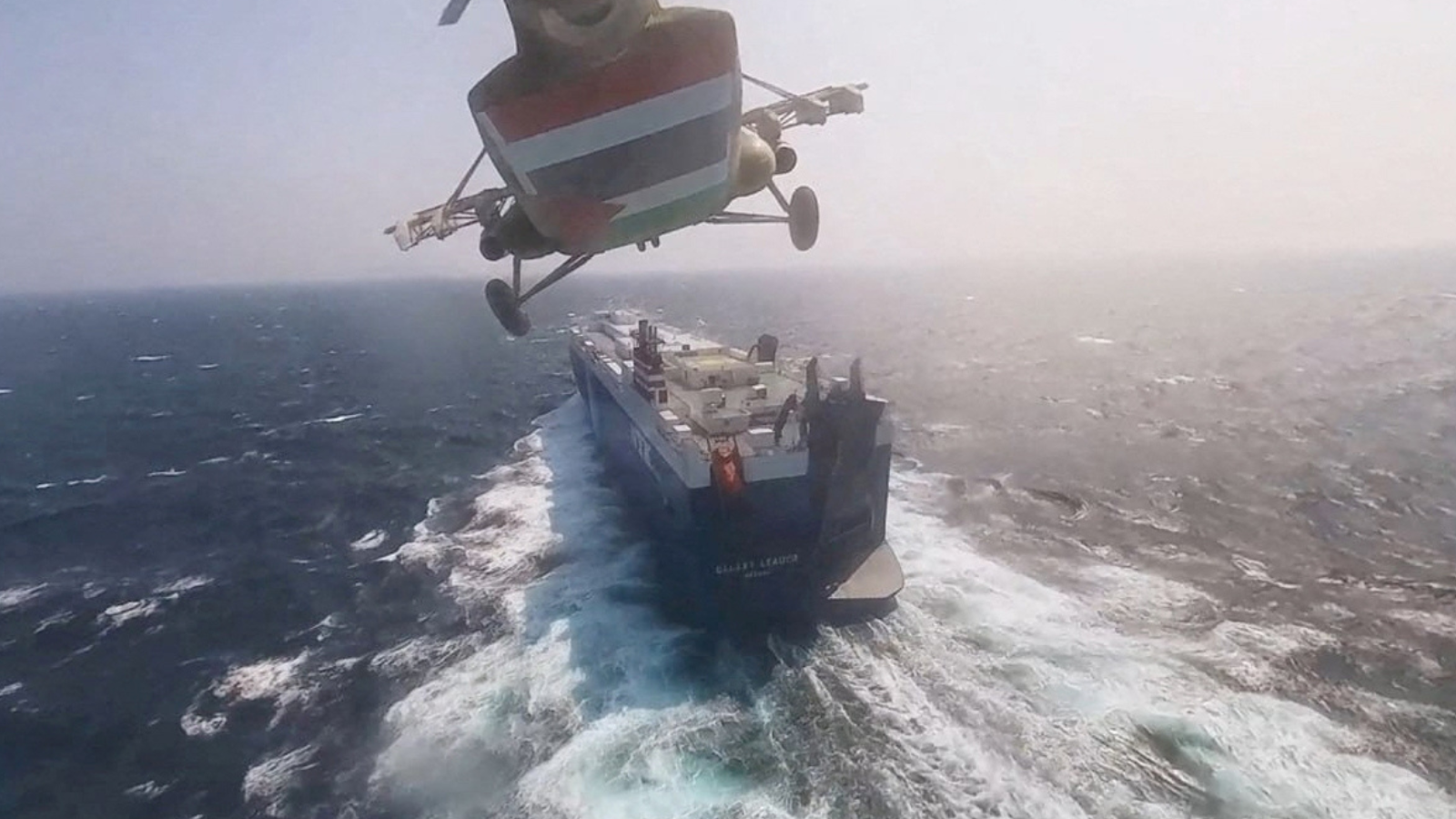 رسائل مزدوجة.. هجمات الحوثيين بالبحر الأحمر تنذر بتصعيد جديد