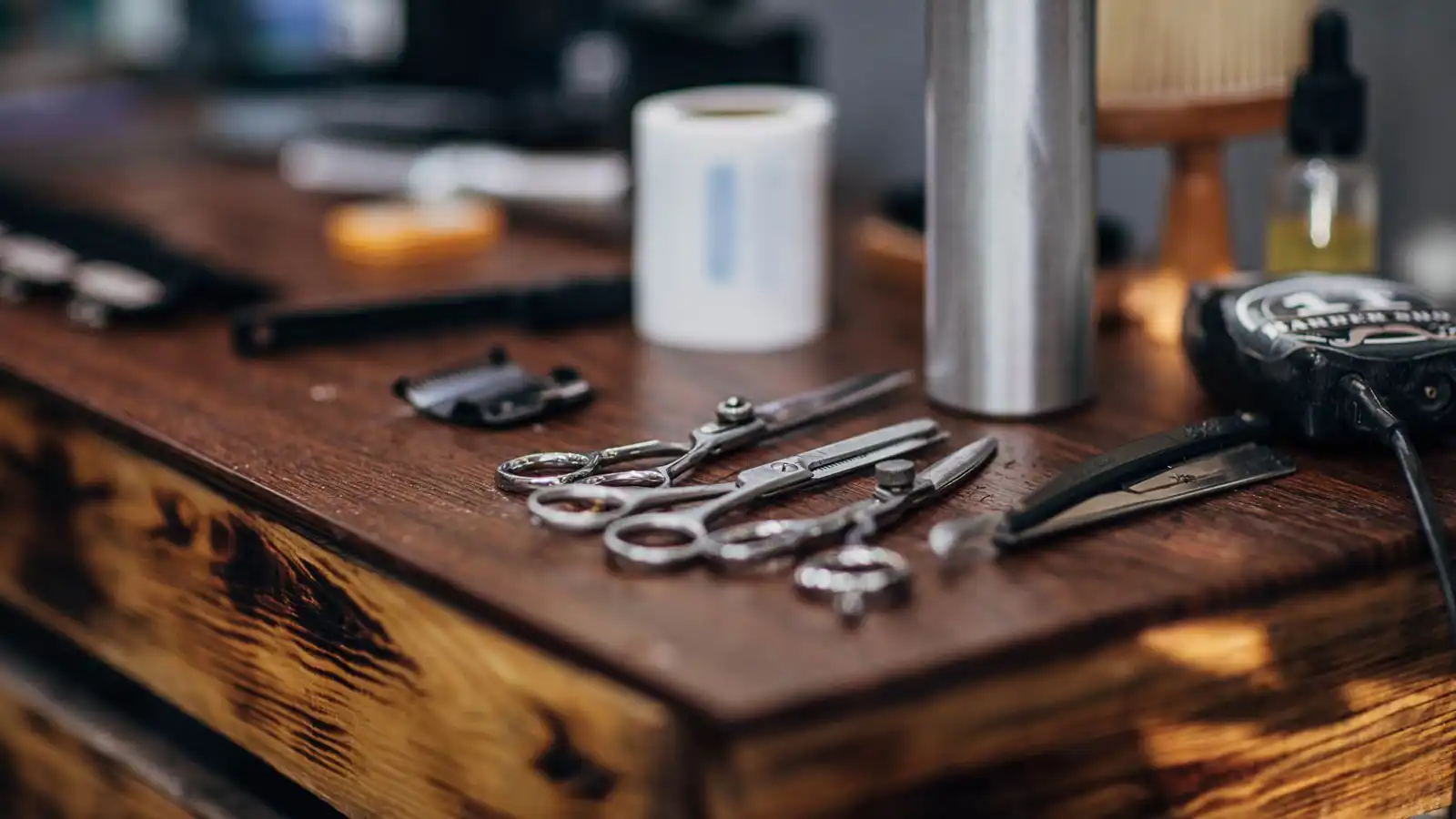 حلاق يحتمي بزبونه من وابل رصاص في هجوم بتركيا (فيديو)‎