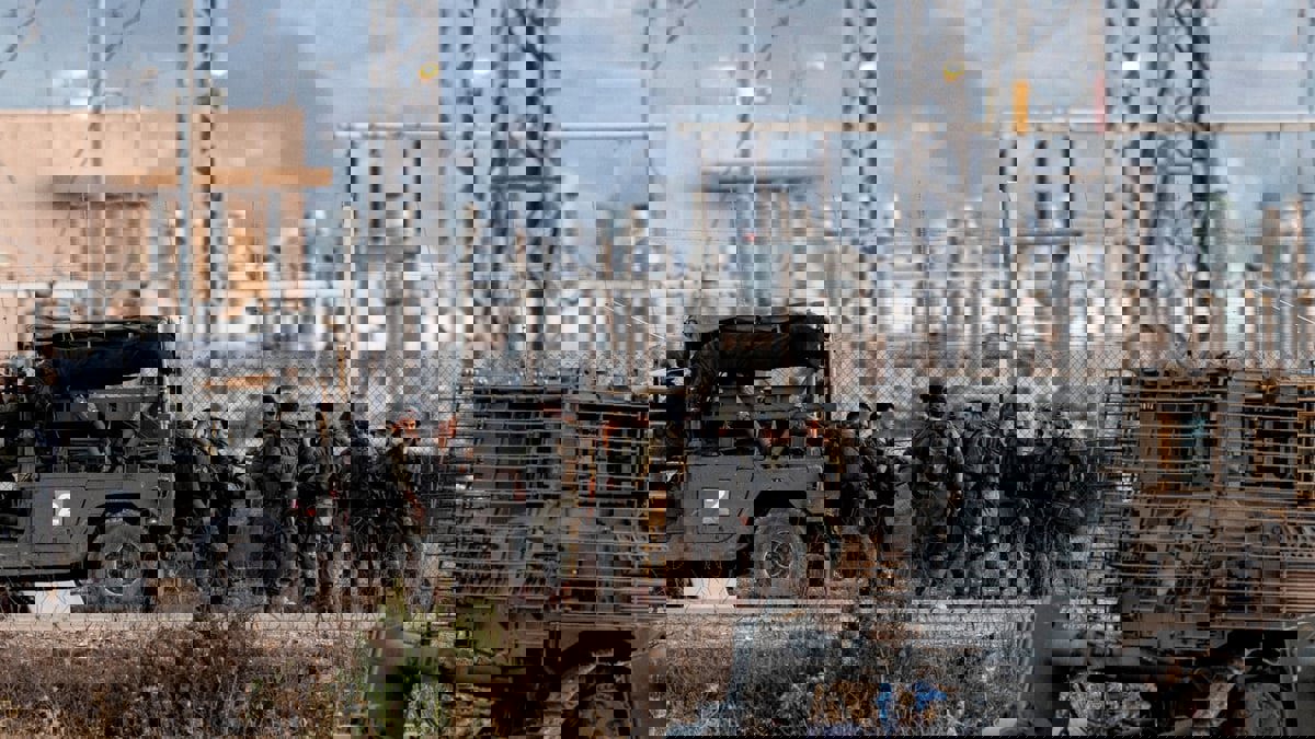 إسرائيل تدفع بتعزيزات عسكرية إلى منطقة غلاف غزة