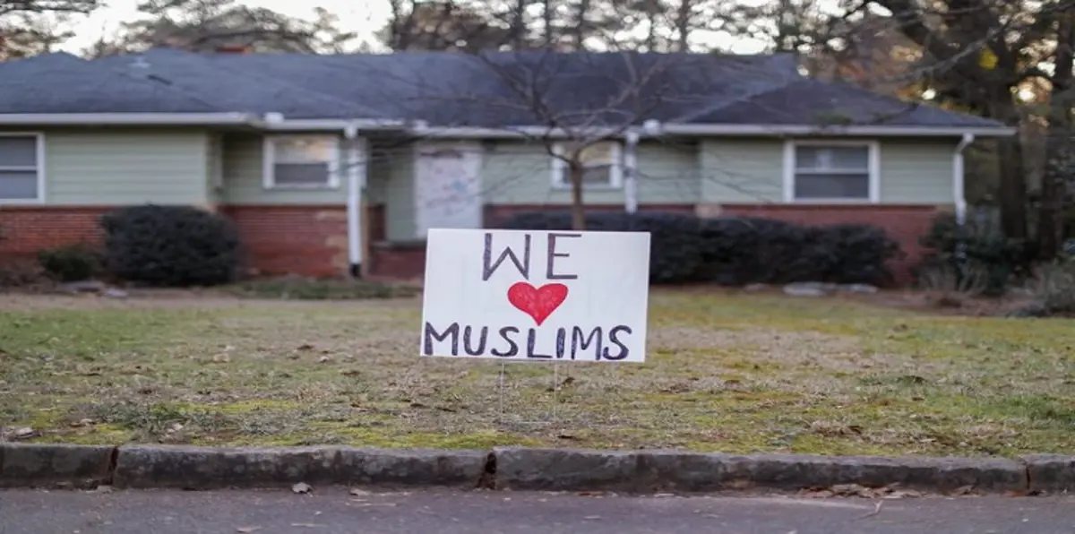 صحيفة أمريكية عريقة تعتذر للمسلمين عن تصرفات ترامب "الهستيرية والظالمة"