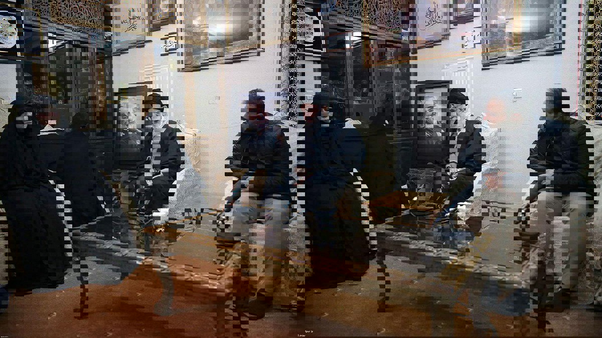 خامنئي يزور أسرة قاسم سليماني (صورة)‎‎