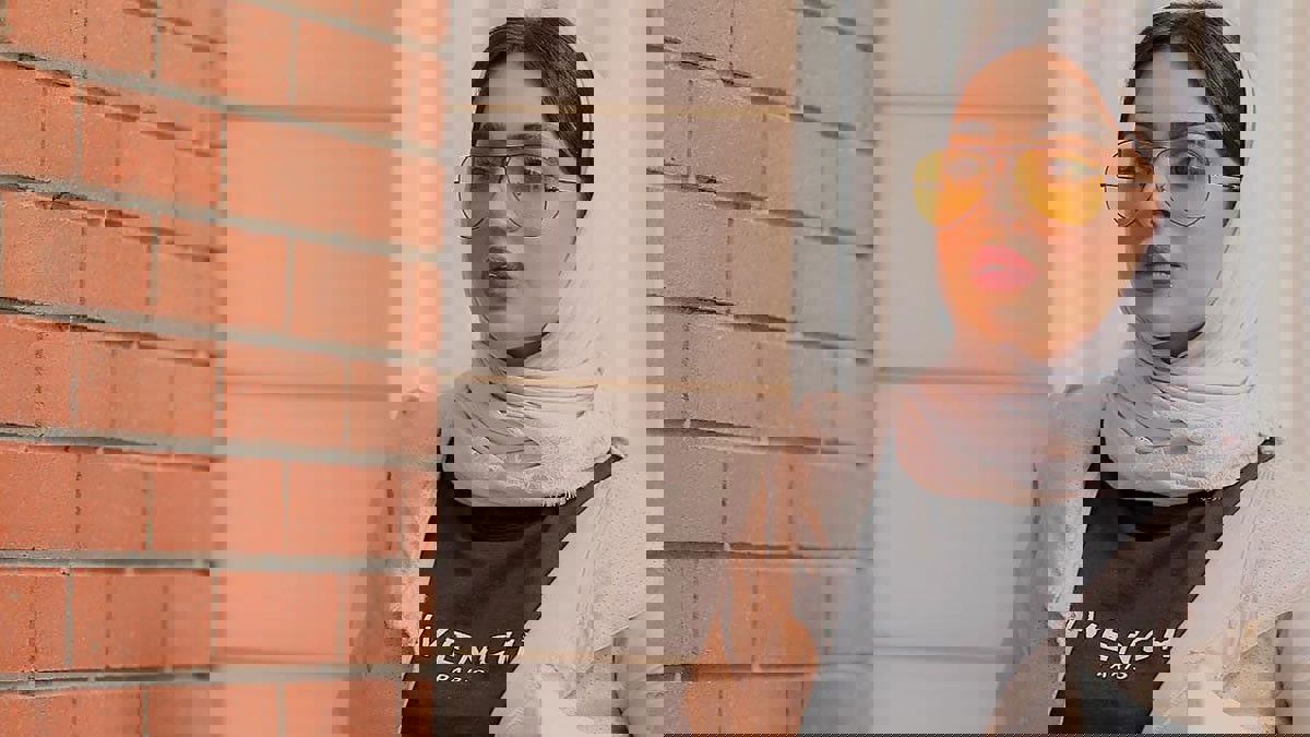 السعودية أمل الأنصاري ترد على منتقدي سخريتها من المنقبات