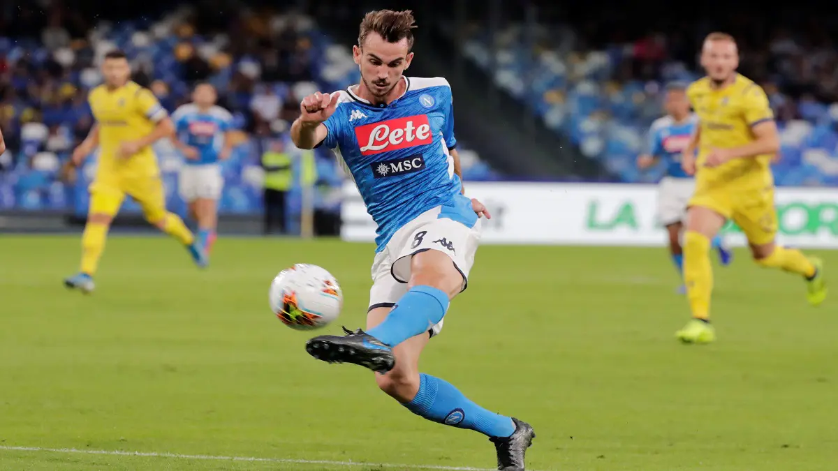 ريال مدريد يخشى ضياع صفقة فابيان رويز نجم نابولي بعد غارة برشلونة