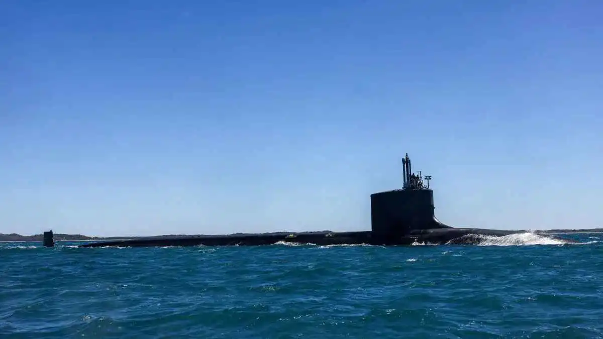 قبالة سريلانكا.. هجوم على سفينة إيرانية يخلف 101 مفقود و78 جريحاً