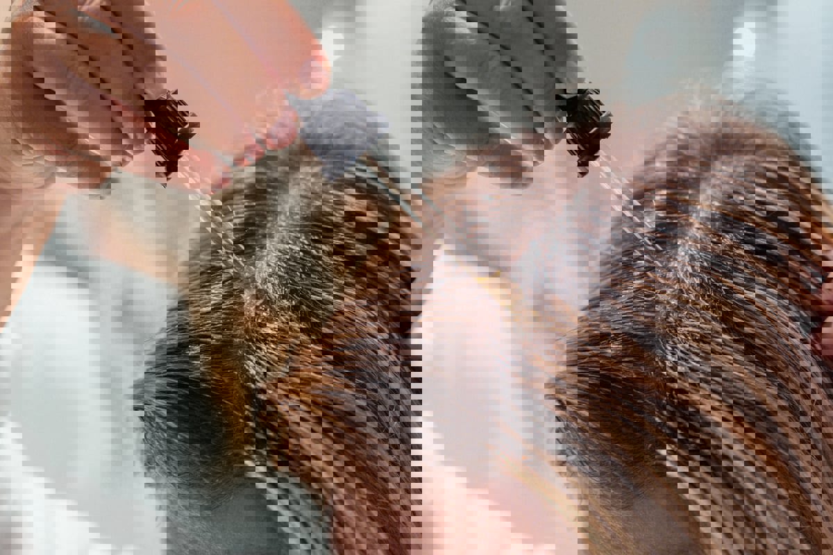 بعد انتشارها في "تيك توك".. هل تساعد خلطات الزيوت على نمو شعرك؟