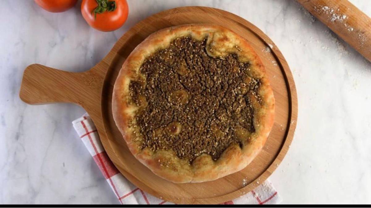 "المنقوشة".. رفيقة صباحات اللبنانيين وزوادة الحل والترحال