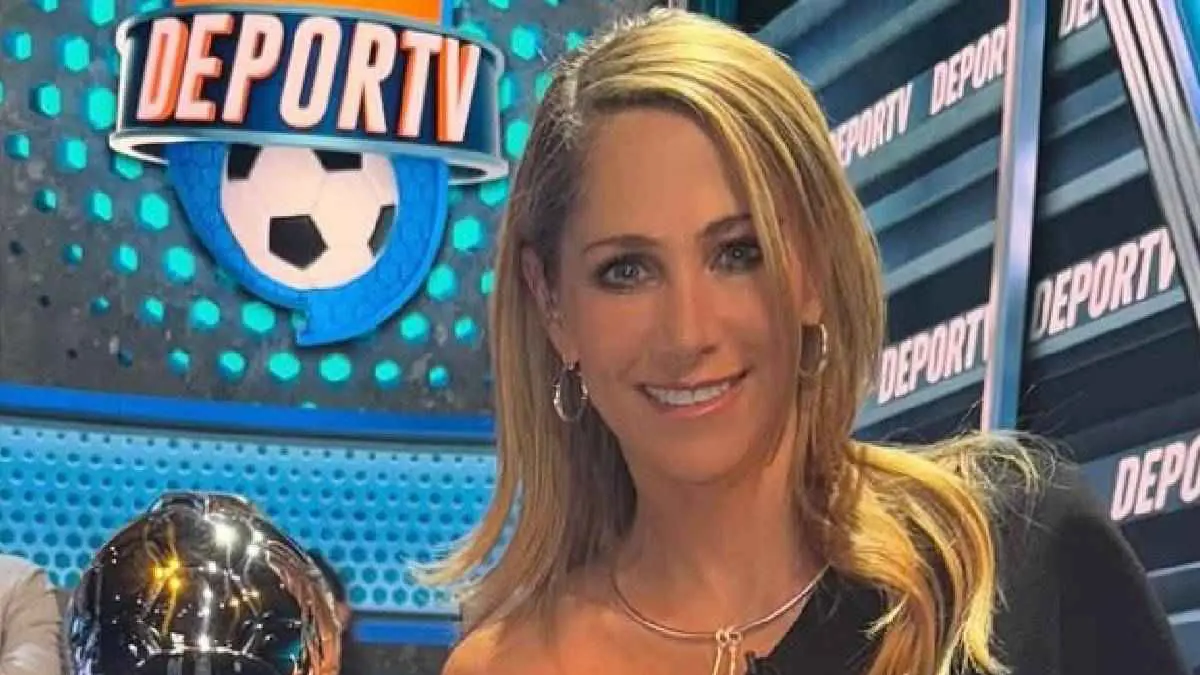 مشجع الأهلي المصري يفاجئ أشهر مذيعة في المكسيك بطلب غريب (فيديو)