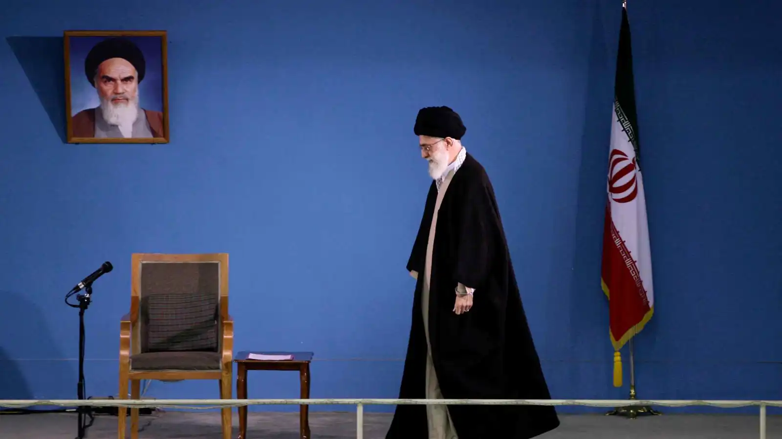 إعادة فرض عقوبات الترويكا.. إيران أمام "مأزق" سياسي واقتصادي