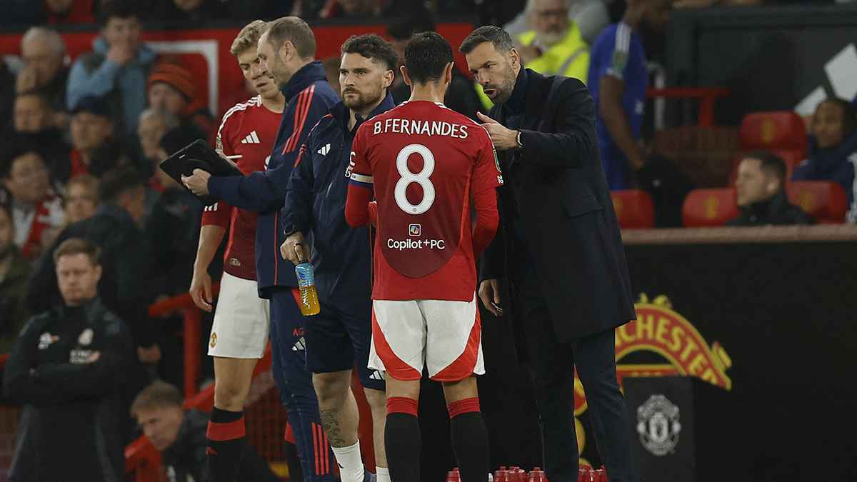 هل تآمر لاعبو مانشستر يونايتد على تين هاغ؟