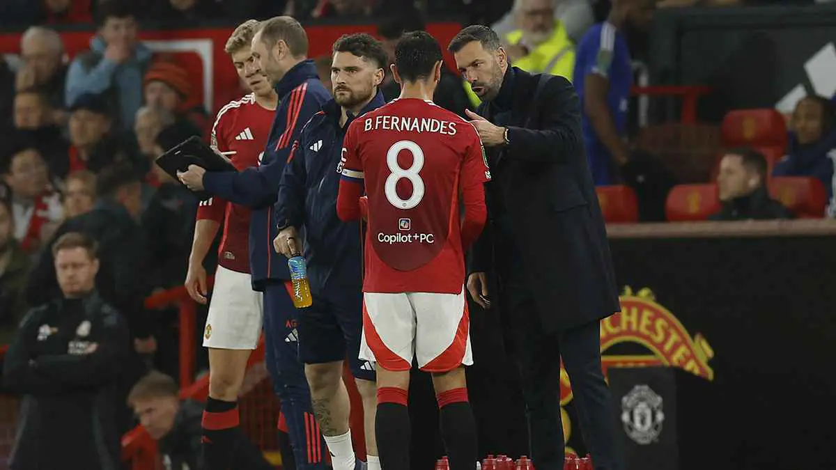 هل تآمر لاعبو مانشستر يونايتد على تين هاغ؟