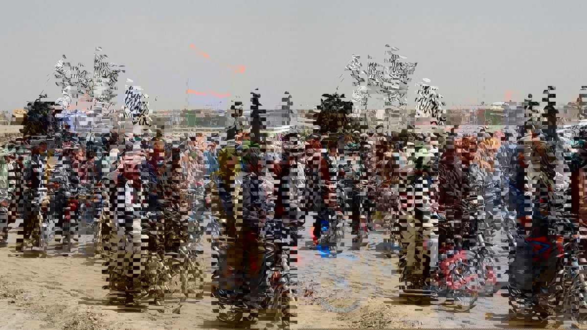 منظمة إغاثة: بين 4 إلى 5 آلاف أفغاني يعبرون الحدود يوميًا إلى إيران