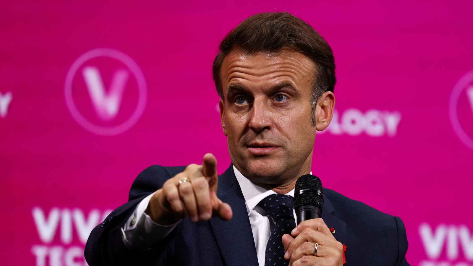 ماكرون: "الترويكا" الأوروبية ستقدم للإيرانيين "عرضا تفاوضيا شاملا"