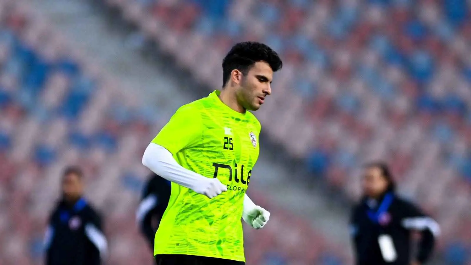 الأصوات ارتفعت بشدة.. أسباب اشتباك رئيس الزمالك مع والد زيزو