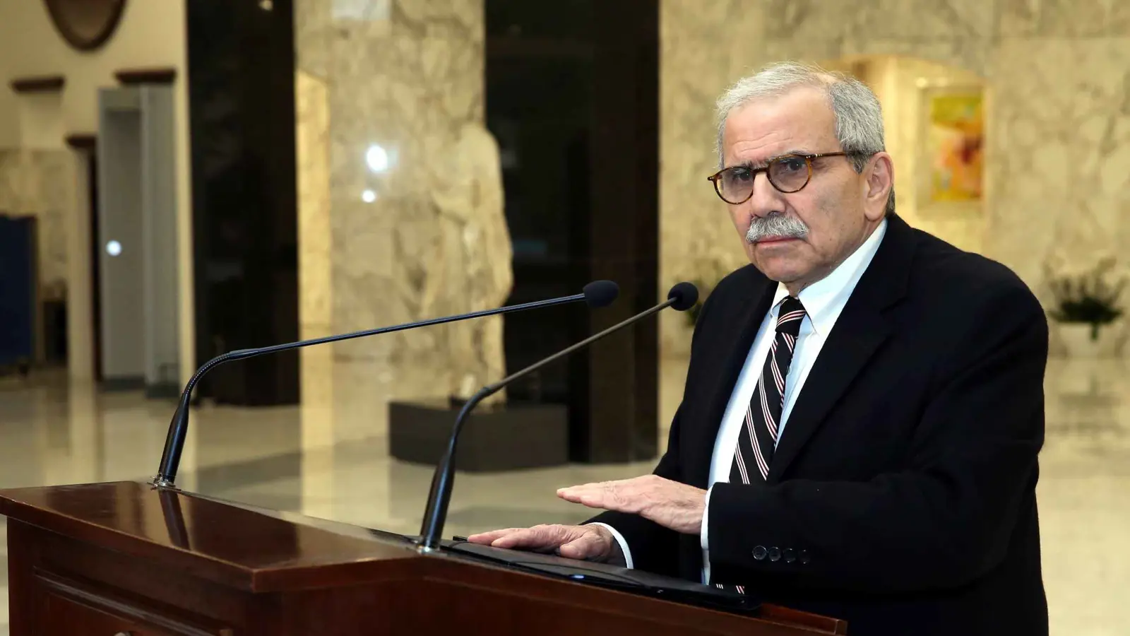 رئيس حكومة لبنان: لا رجوع عن قرار حصر السلاح بيد الدولة