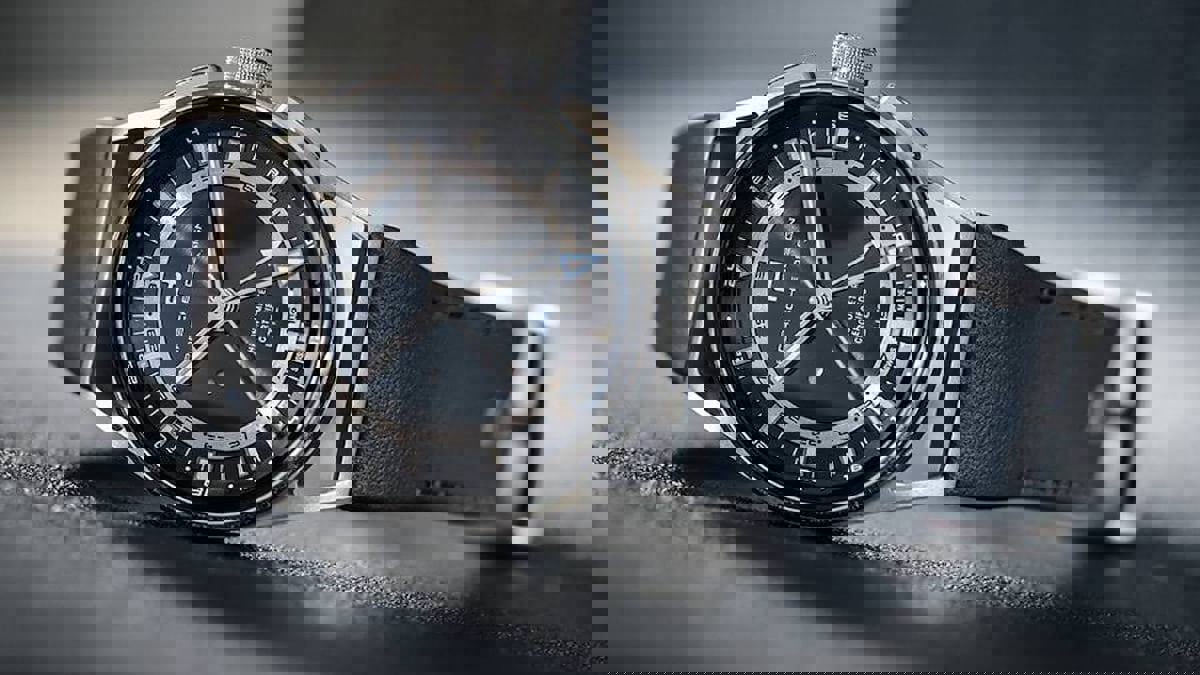 لصان يعيدان ساعة لصاحبها بعد دقائق من سرقتها