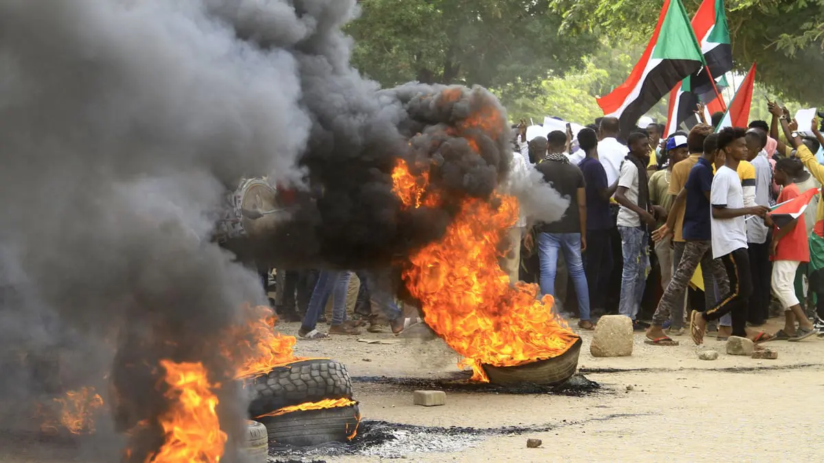 السودان.. محتجون يحرقون مباني رئاسة حكومة إقليم النيل الأزرق 