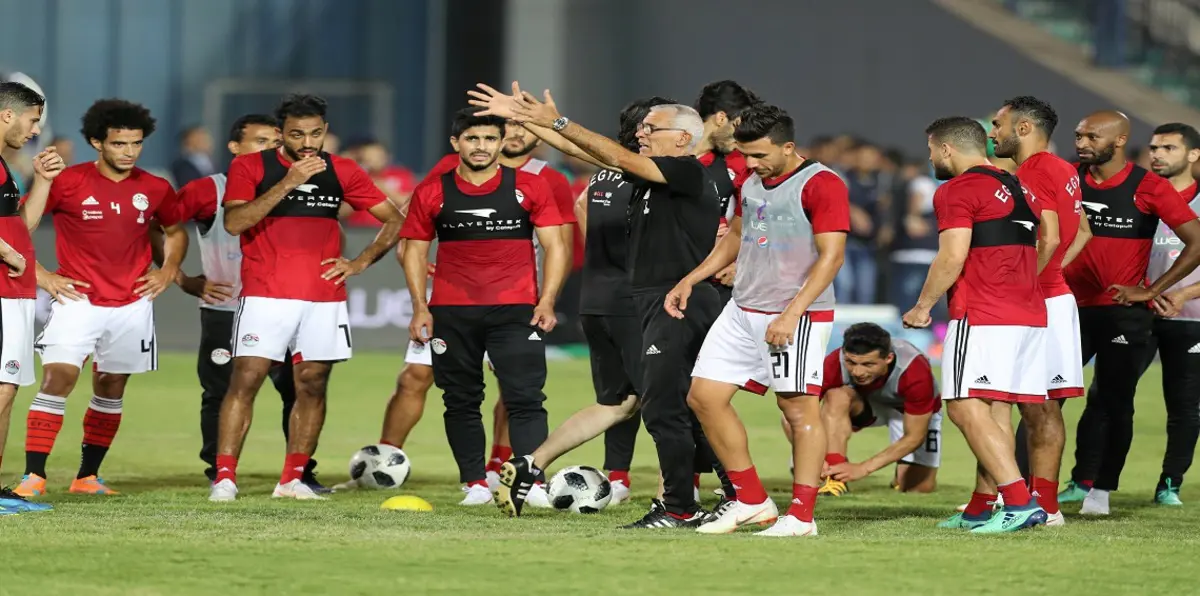 رئيس الشيشان يحضر مران المنتخب المصري ويصطحب محمد صلاح لتحية الجماهير (صور)