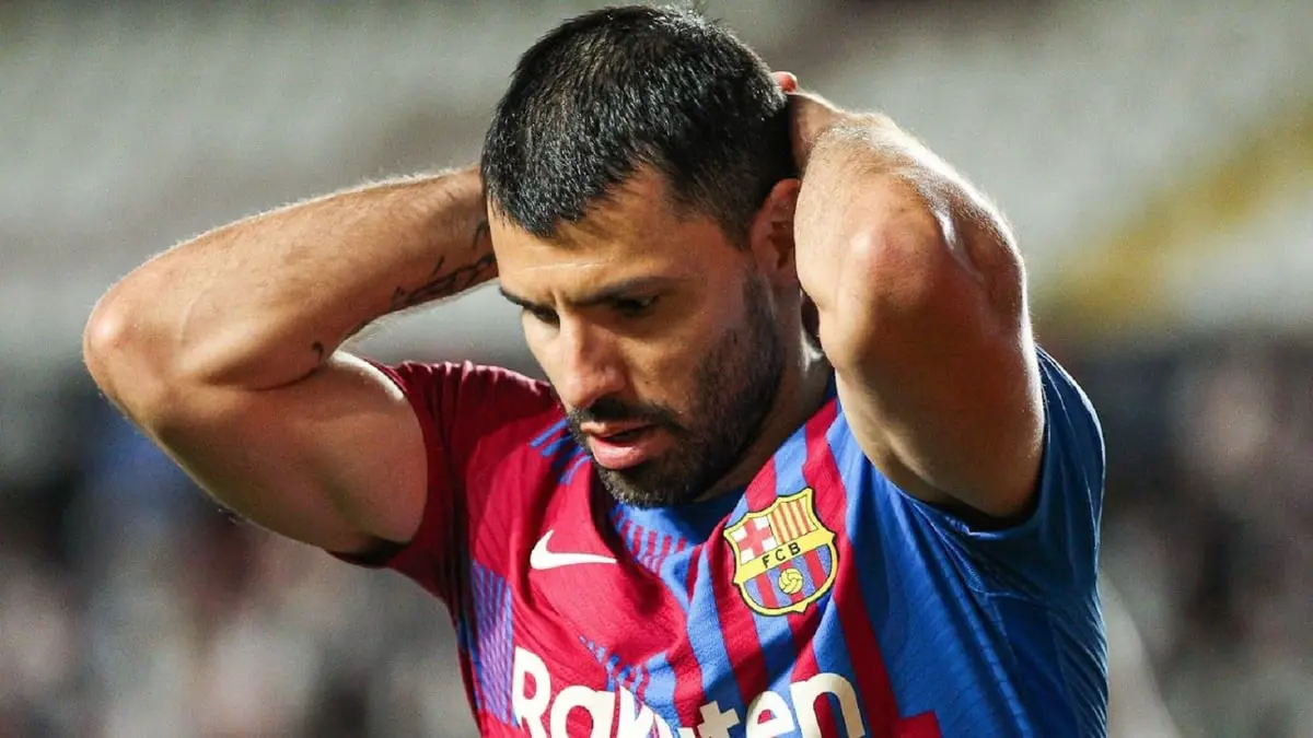 راديو كتالونيا: حالة أغويرو خطيرة وقد تجبره على اعتزال كرة القدم