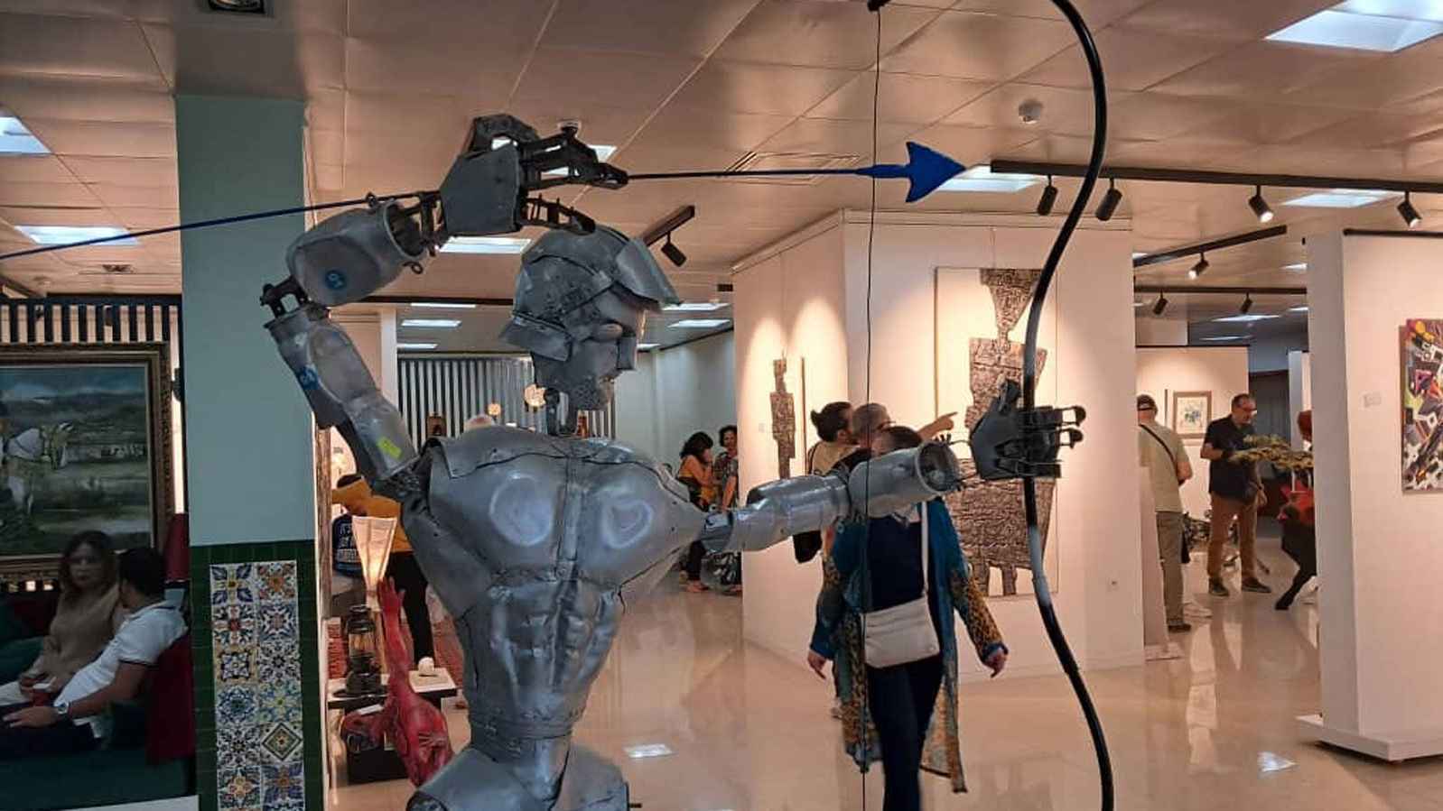 الجزائر.. فنانون يحولون "النفايات" إلى تحف مميزة (صور)