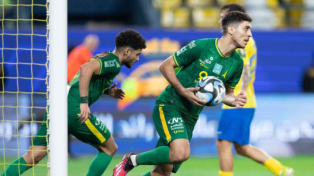 طلب الضعف.. خلاف مالي يضرب مفاوضات محمد شريف مع الزمالك