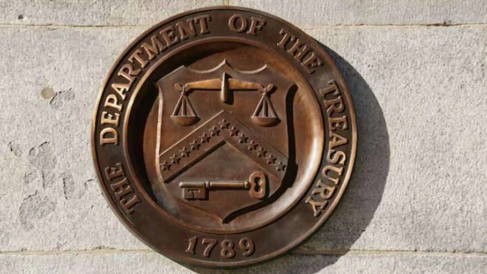 إدارة ترامب ترفع العقوبات عن 3 مسؤولين مرتبطين بشركة تجسس إسرائيلية