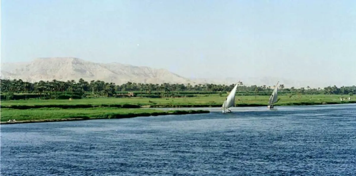 لهذا السبب تحول النيل إلى نهر من الدماء(صورة)