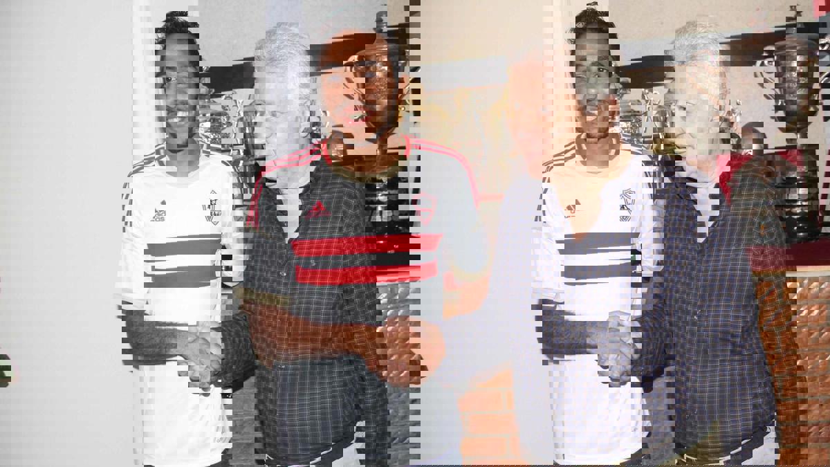 مرتضى منصور رئيس نادي الزمالك يسعى لحل ودي مع كهربا