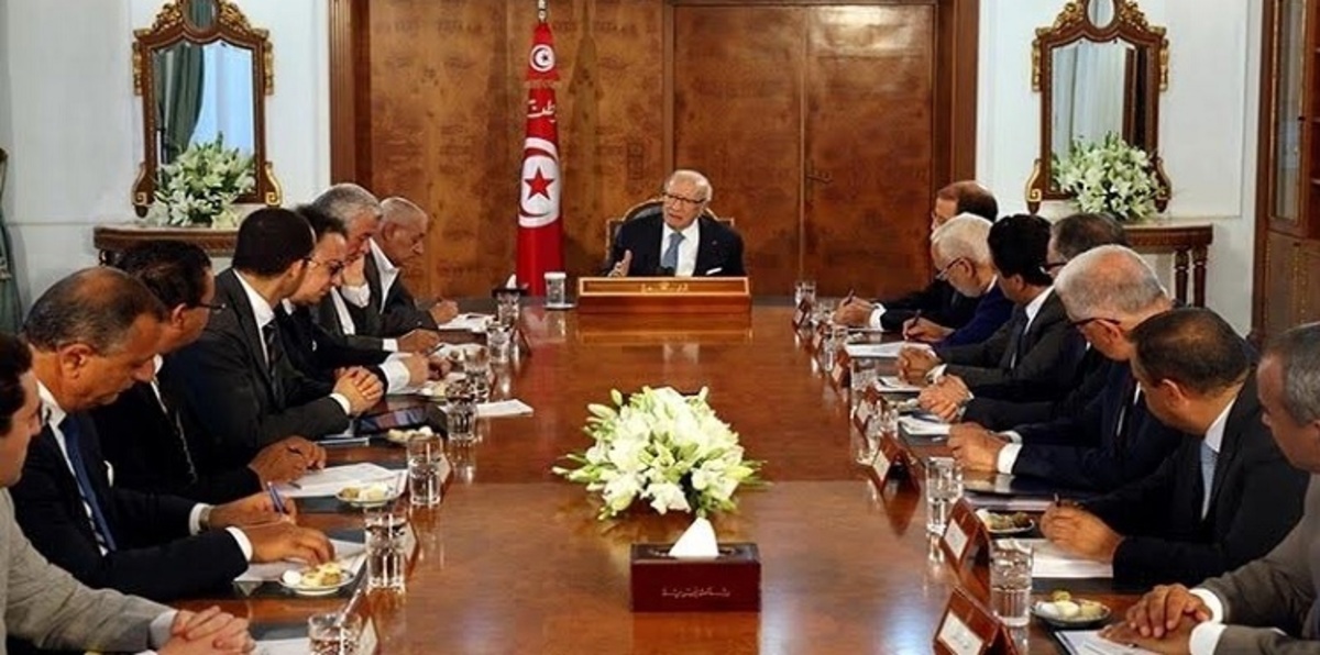 السبسي يقترح الشاهد رئيسًا للحكومة الجديدة