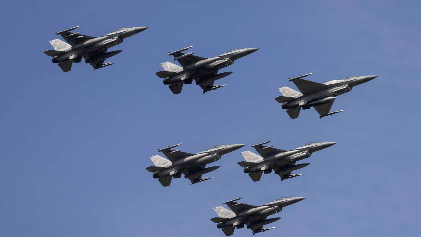 بولندا تستنفر مقاتلاتها بعد هجمات روسية على أوكرانيا