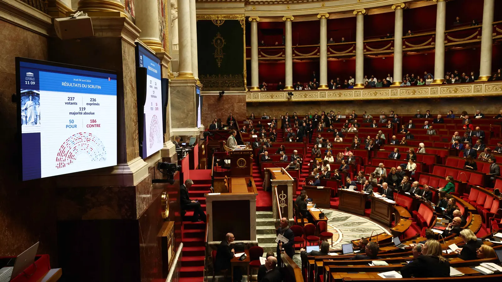 فرنسا.. "ميزانية يمينية" تستهدف مزدوجي الجنسية