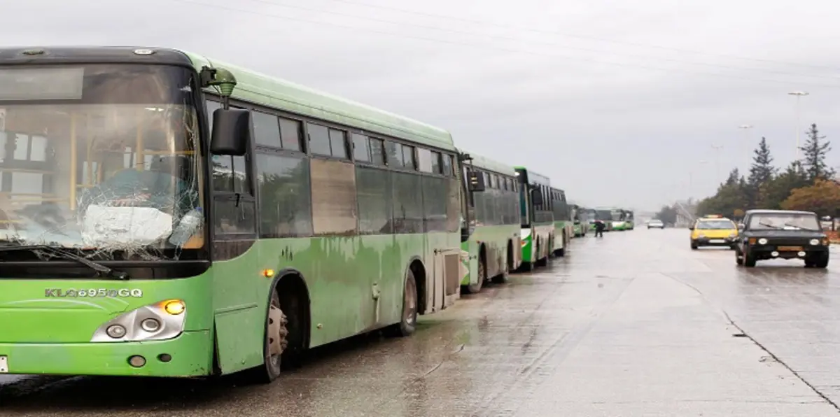 استئناف عمليات الإجلاء ببلدات محاصرة في سوريا