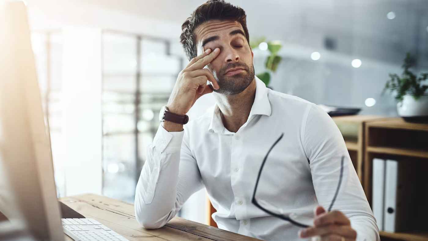 قد يفاجئك السبب.. لماذا نشعر بالتعب رغم النوم 8 ساعات؟