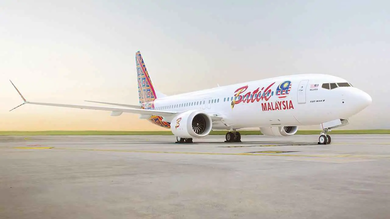 طيار يتفادى كارثة جوية باللحظات الأخيرة في إندونيسيا (فيديو)