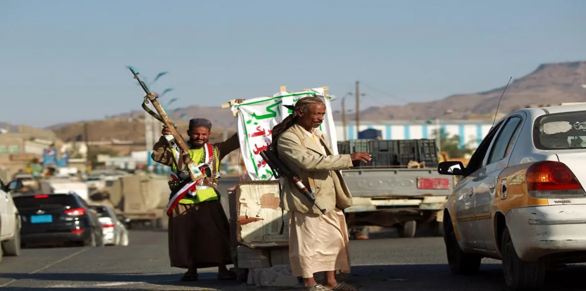 الحوثيون يحظرون دخول الناقلات الثقيلة إلى صنعاء