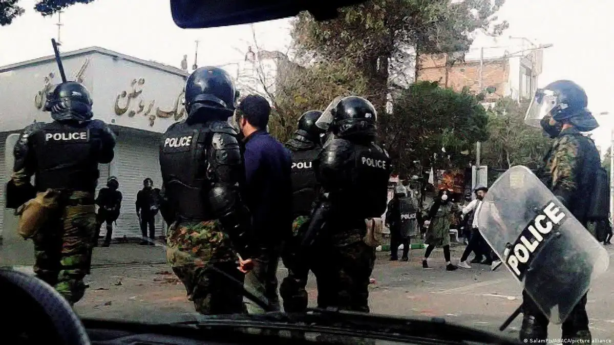 الشرطة الإيرانية