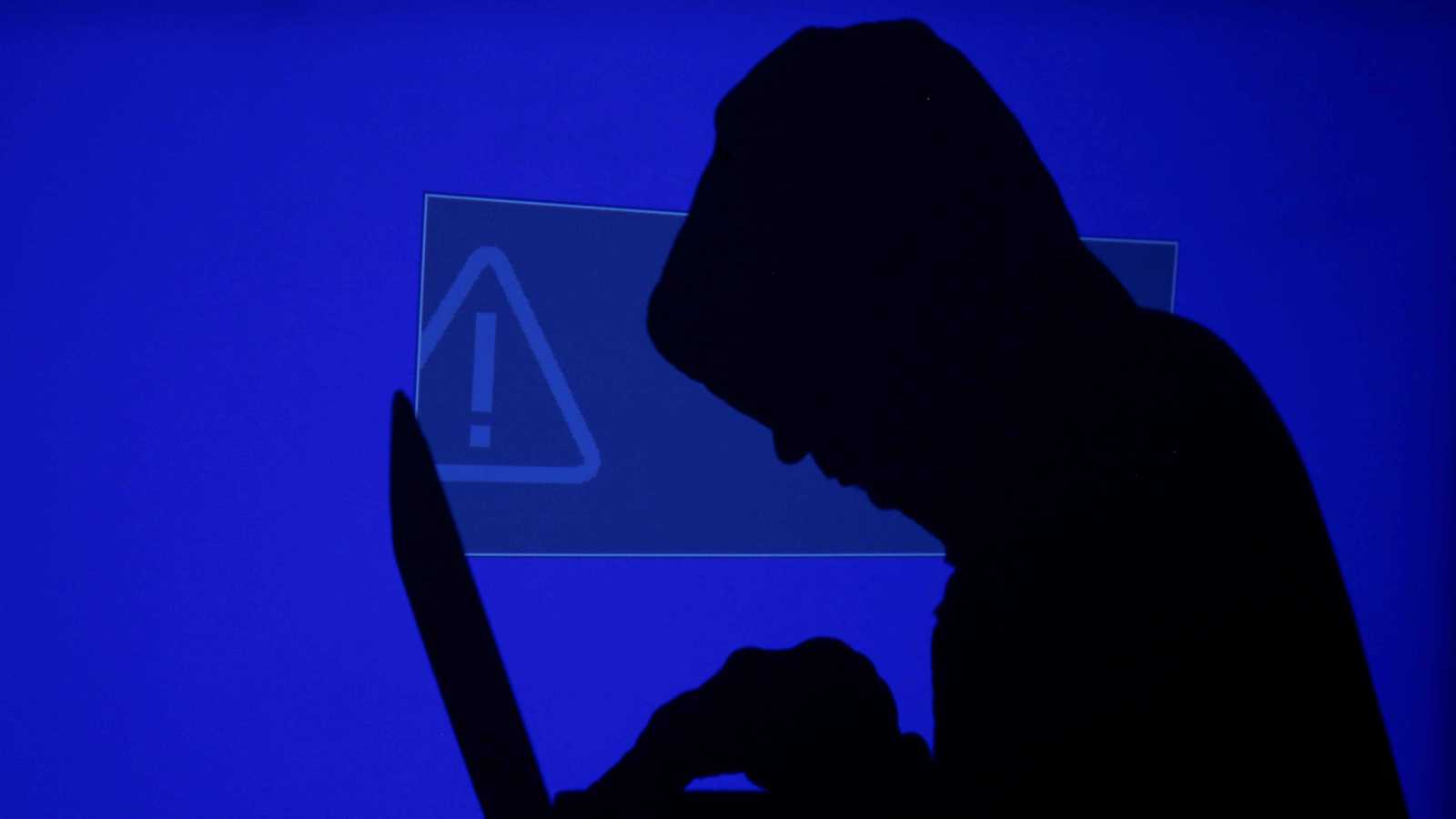 لحماية نفسك.. كيف تكتشف برامج المطاردة وتزيلها من هاتفك؟