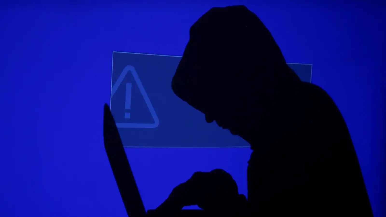 لحماية نفسك.. كيف تكتشف برامج المطاردة وتزيلها من هاتفك؟