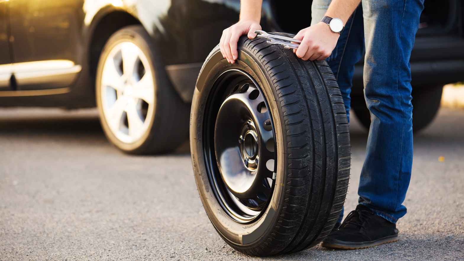 "مؤشرات خطيرة".. كيف تعرف أن إطار سيارتك مثقوب؟