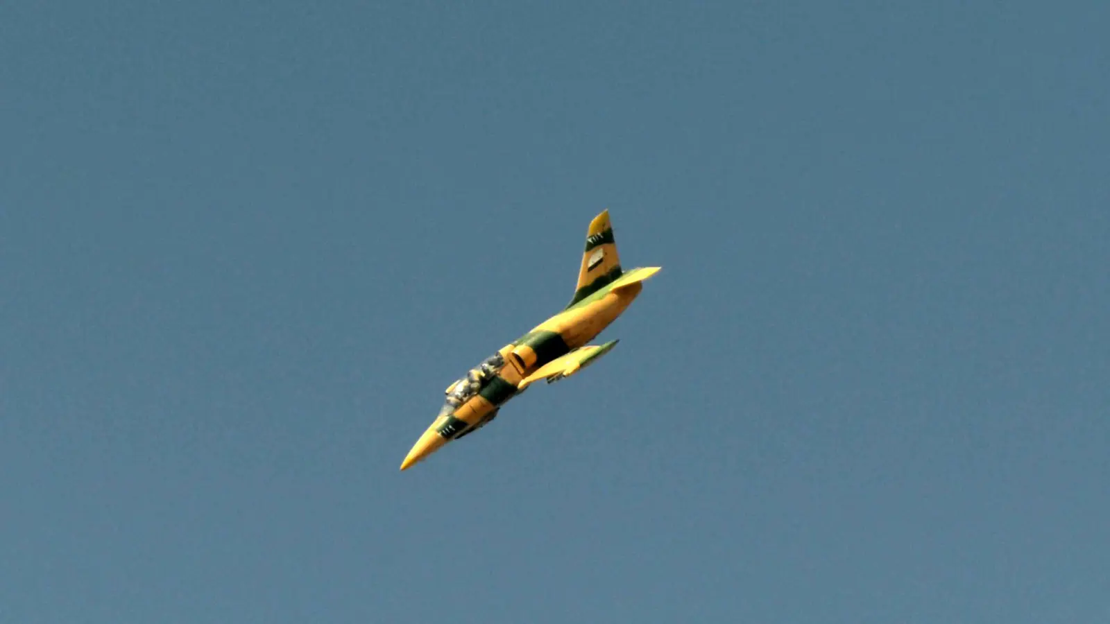 غارات عنيفة تستهدف معاقل الفصائل المسلحة بريف حلب