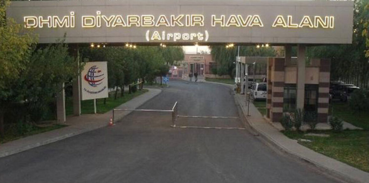 تعرّض مطار ديار بكر التركي لهجوم صاروخي