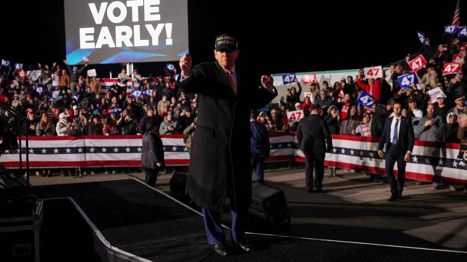 هاريس وترامب يشعلان المنافسة بتجمعين انتخابيين متزامنين في ميشيغان